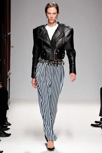 Look 25
